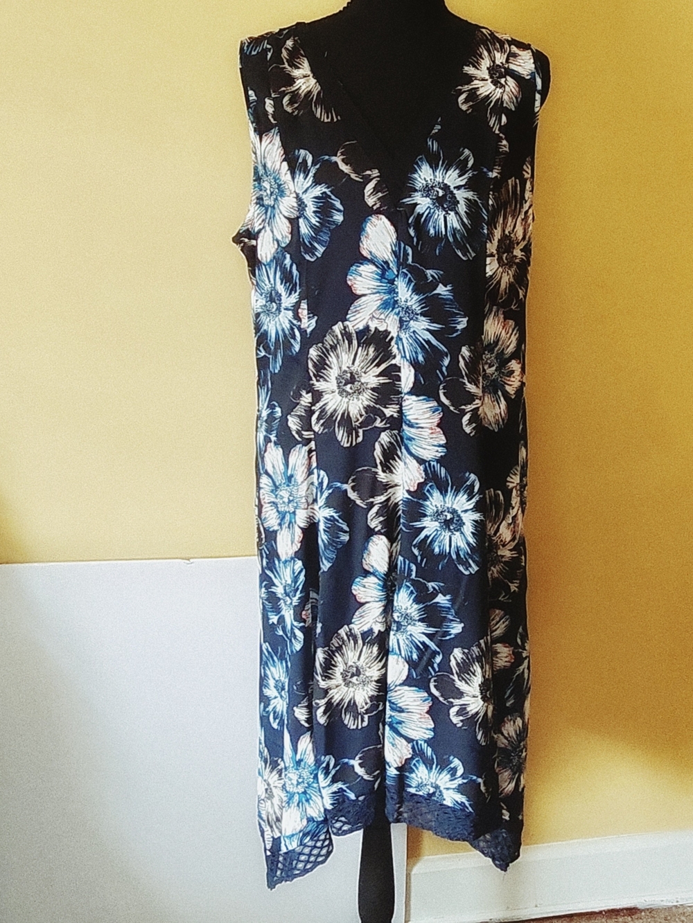 Sleeveless Navy Floral Midi Dress with V-Neck